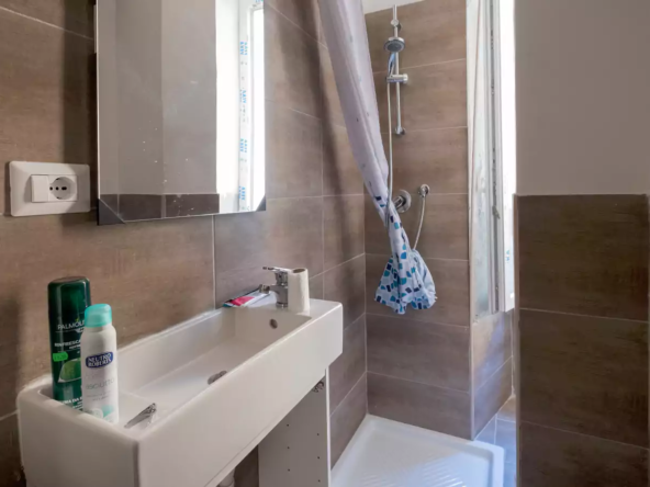 GAR-BATHROOM#1