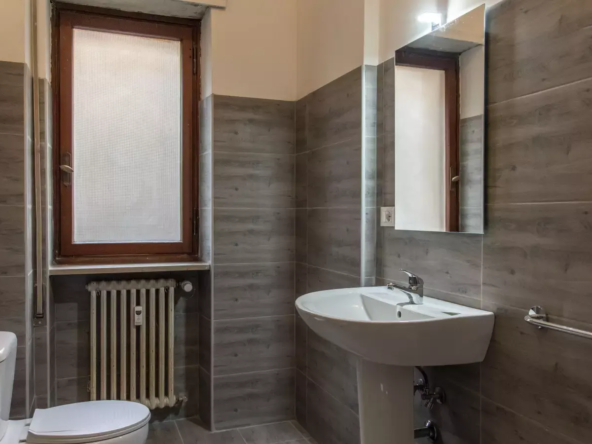 AQU-BATHROOM#2