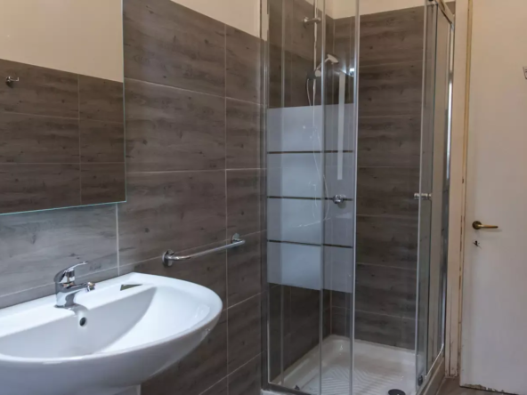 AQU-BATHROOM#3
