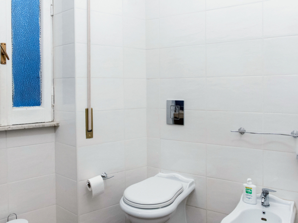 BAM-BATHROOM#4