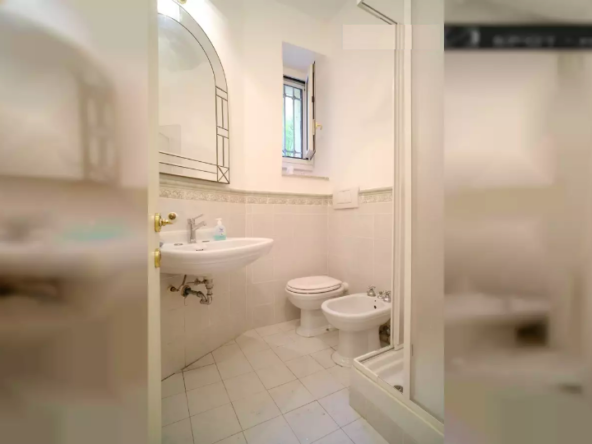 MAL-BATHROOM#2
